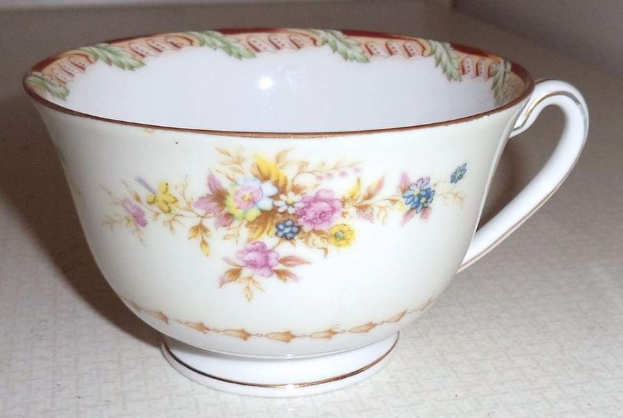 IMP19 Footed Cup by Imperial (Japan)-1