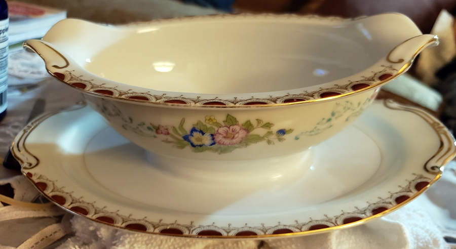 IMP22 Gravy Boat with Attached Underplate by Imperial (Japan)-1