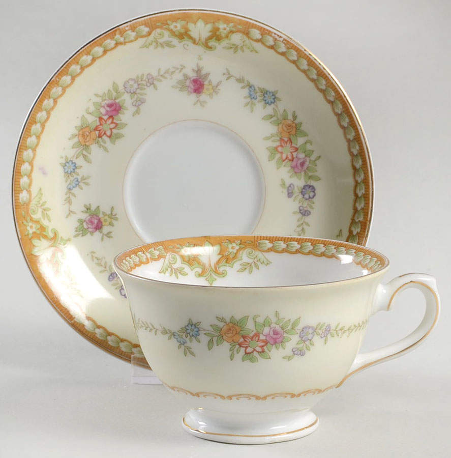 Kuiupo Footed Cup & Saucer Set by Imperial (Japan)-1