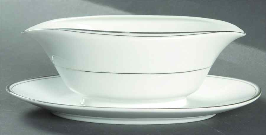 Sincerity Gravy Boat with Attached Underplate by Imperial (Japan)-1