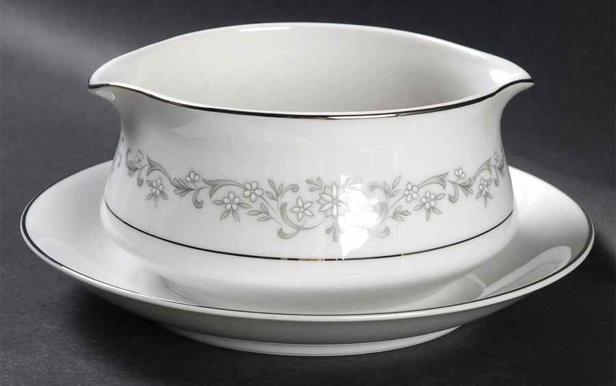 Windsor Round Gravy Boat/Attached Underplate by Imperial (Japan)-1