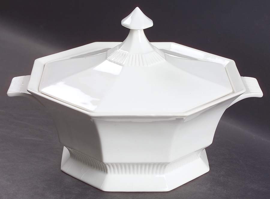 Independence White 1.5 Qt Round Covered Casserole by Independence-1
