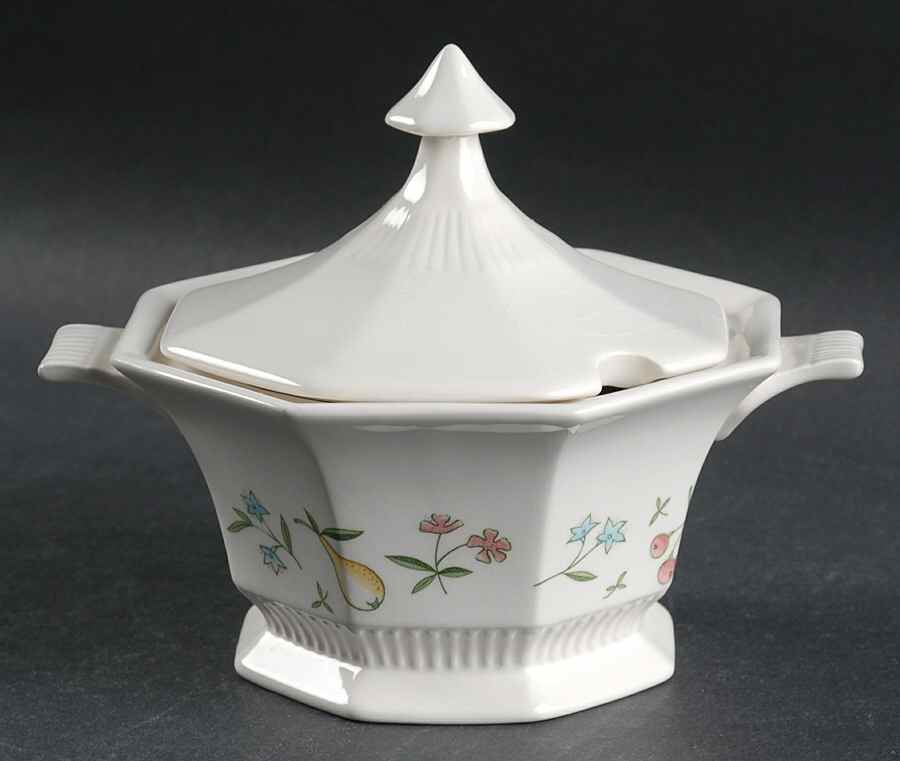 Old Orchard Sauce Boat & Lid by Independence-1