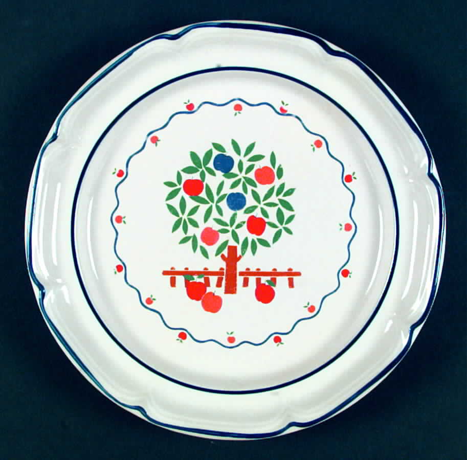 Appleberry Dinner Plate by International-1