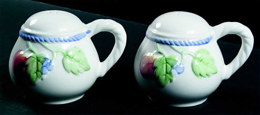 Appletime Stove Top Salt & Pepper Set by International-1
