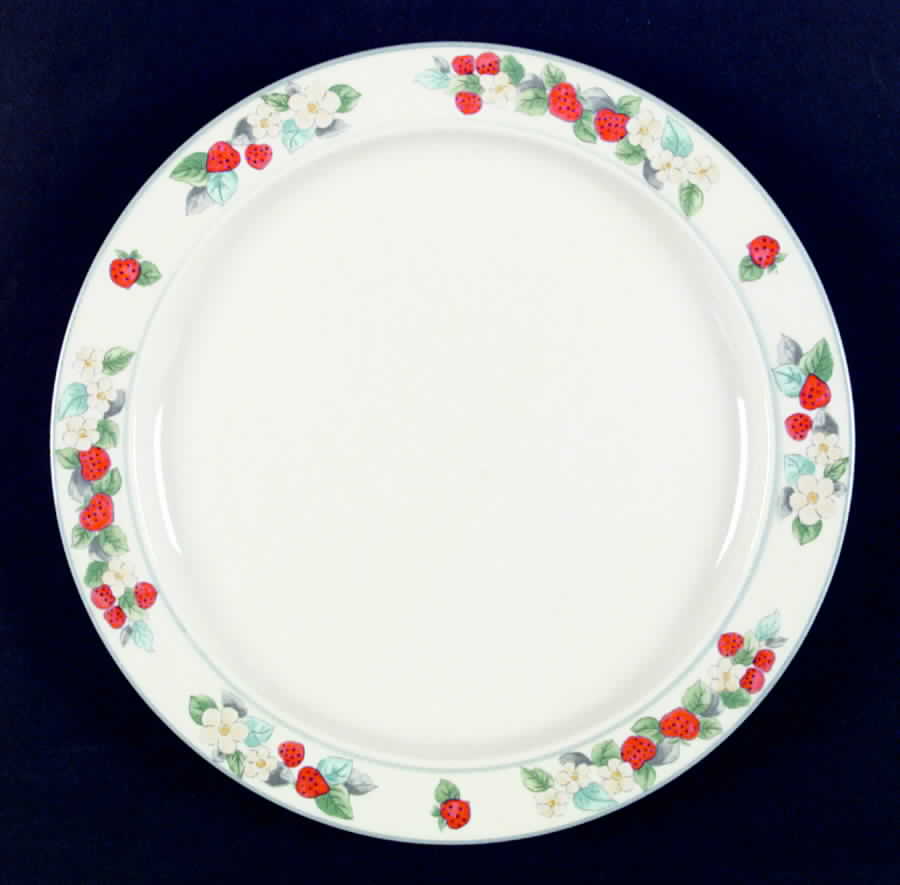 Berry Blossom Dinner Plate by International-1