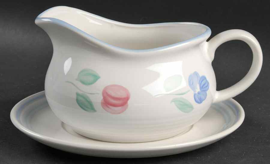 Casabella Gravy Boat & Underplate by International-1