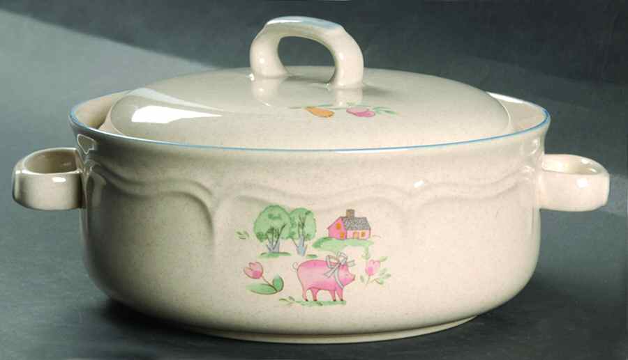 Chit Chat 1.5 Qt Round Covered Casserole by International-1