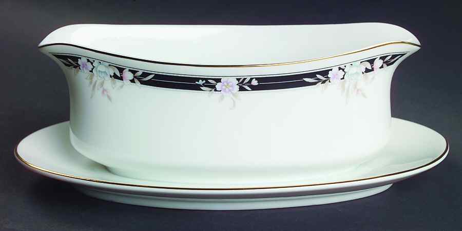 Chelsea Gravy Boat with Attached Underplate by International-1