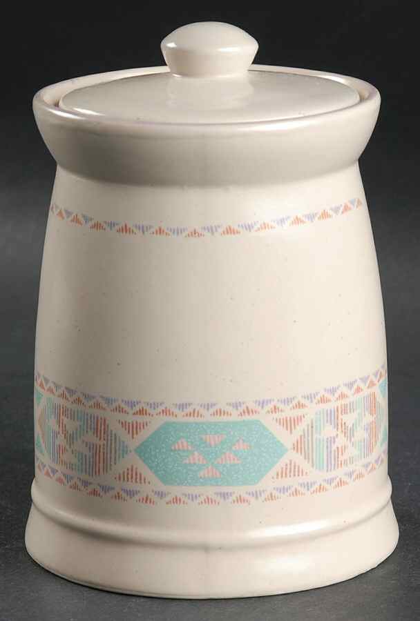 Cimarron Medium Canister & Lid by International-1
