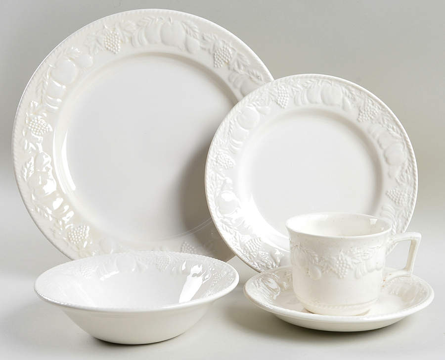 Devonshire 5 Piece Place Setting by International-1