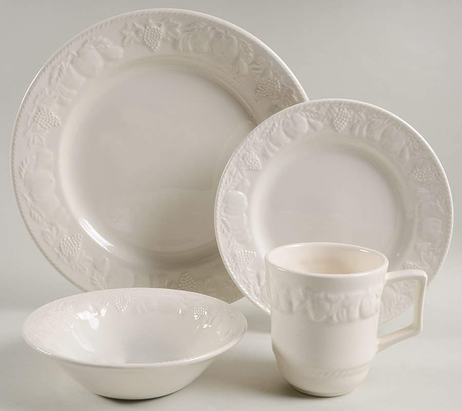 Devonshire 4 Piece Place Setting by International-1