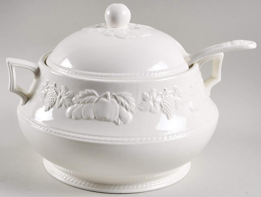 Devonshire Tureen & Lid w/Ladle by International-1