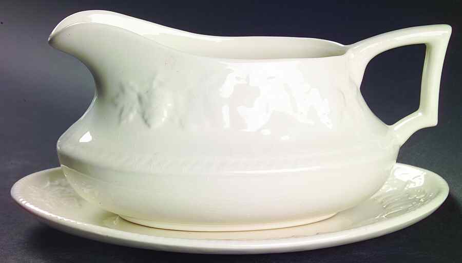 Devonshire Gravy Boat & Underplate/Relish by International-1