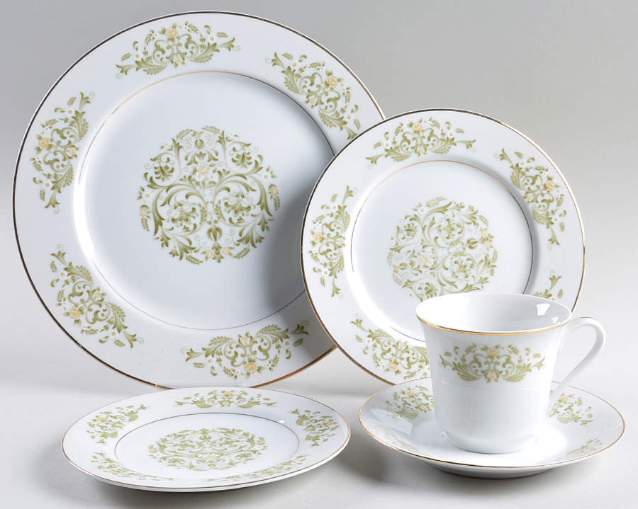 Golden Scroll 5 Piece Place Setting by International-1