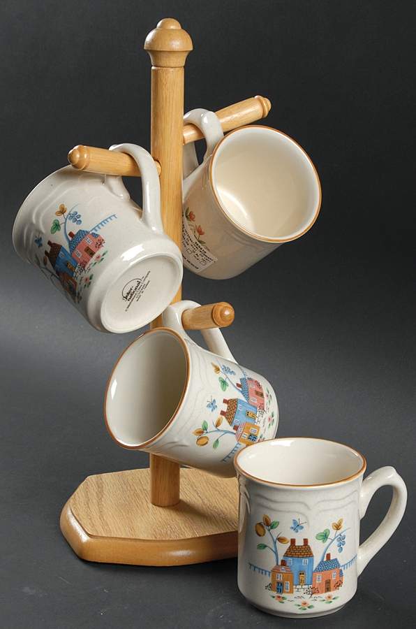 Heartland Mug Tree & 4 Mugs (4 MUGM7 &MUGTRE) by International-1