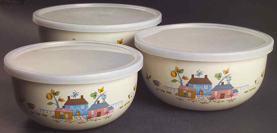 Heartland 3 Pc Bowls W/Plastic Lids (5 3/4",7 3/8",8 1/2") by International-1
