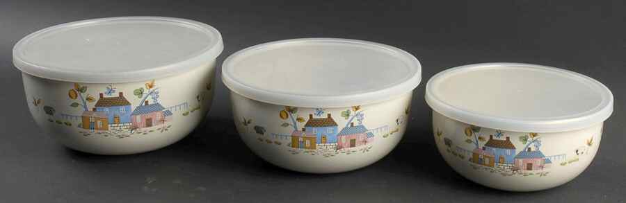 Heartland (3 Pc) Metal Bowl W/Plastic Lids(7",7 3/4",8 5/8") by International-1