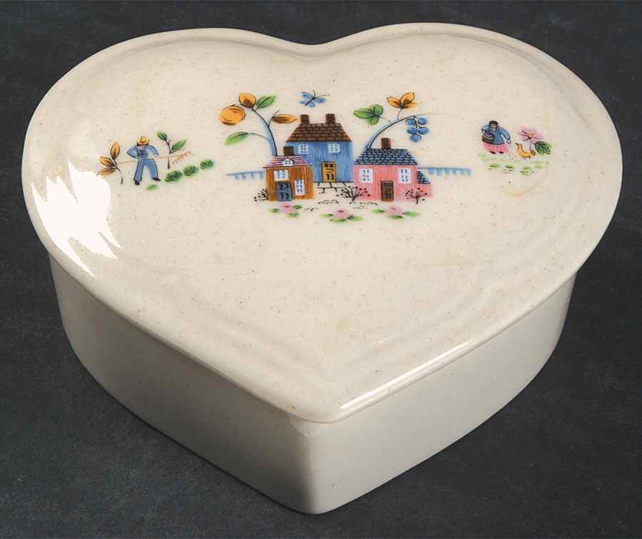 Heartland Heart Shape Box & Lid by International-1