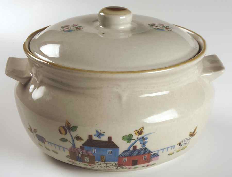 Heartland 1.75 Qt Round Covered Casserole by International-1