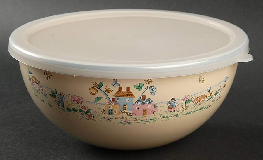 Heartland 7 3/8" Metal Bowl with Plastic Lid by International-1