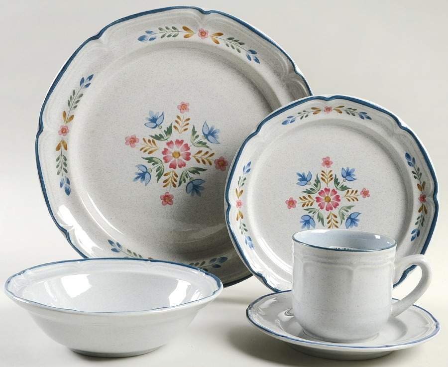 Heritage 5 Piece Place Setting by International-1