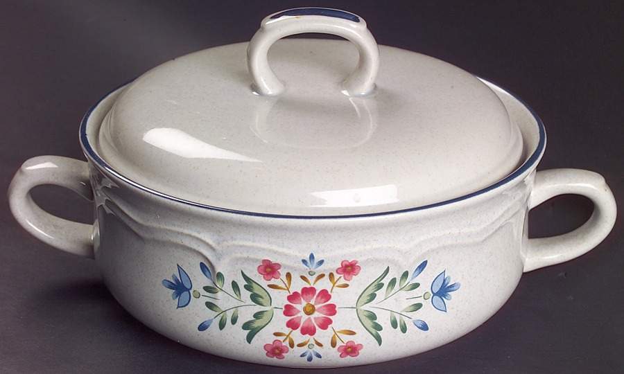 Heritage Round Covered Vegetable by International-1