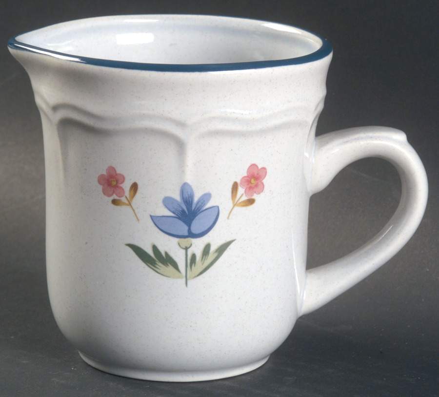 Heritage Creamer by International-1