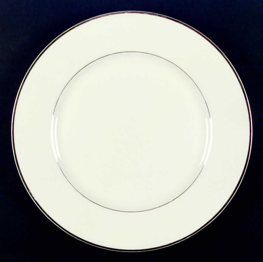 High Point (Ivory Background) Dinner Plate by International-1