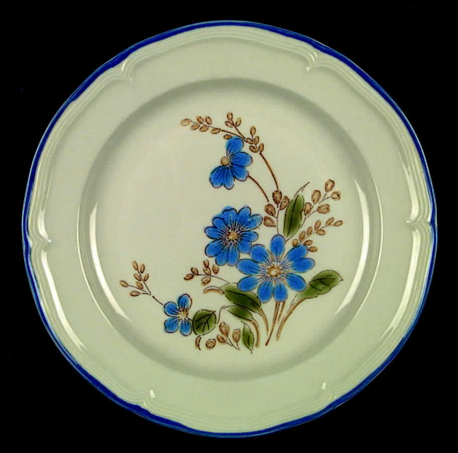 Highland Park Dinner Plate by International-1