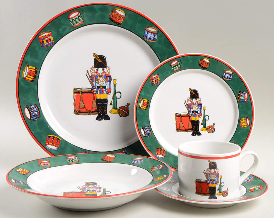 Holiday Spirit 5 Piece Place Setting by International-1