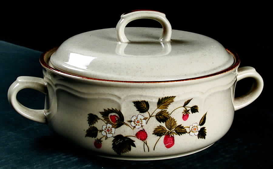 La Fraise 1.75 Qt Round Covered Casserole by International-1