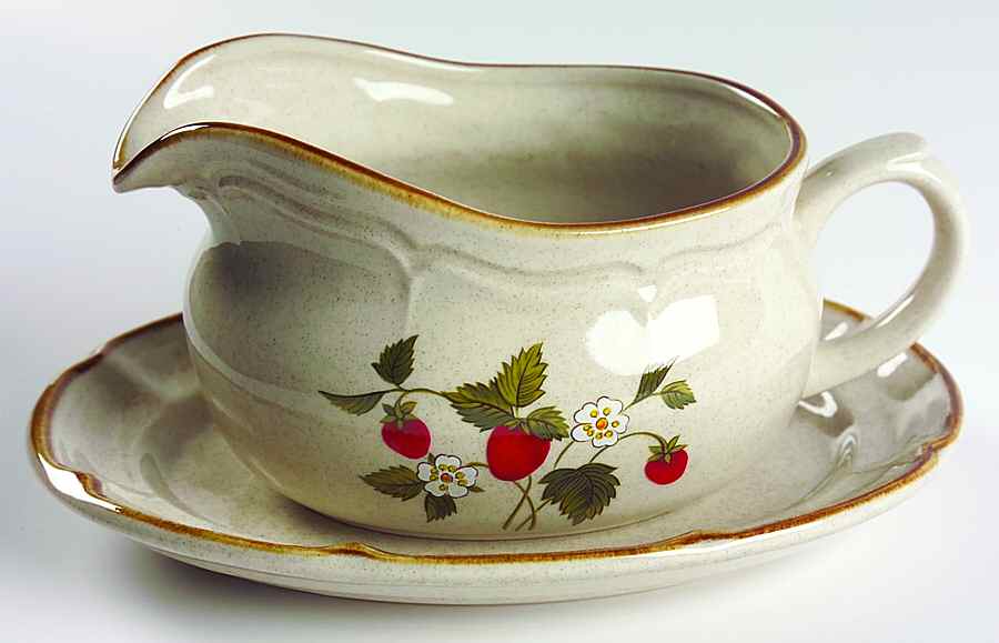 La Fraise Gravy Boat & Underplate by International-1