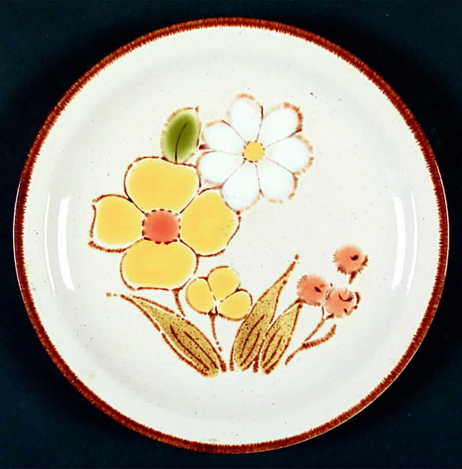 La Jolla Yellow and White Salad Plate by International-1