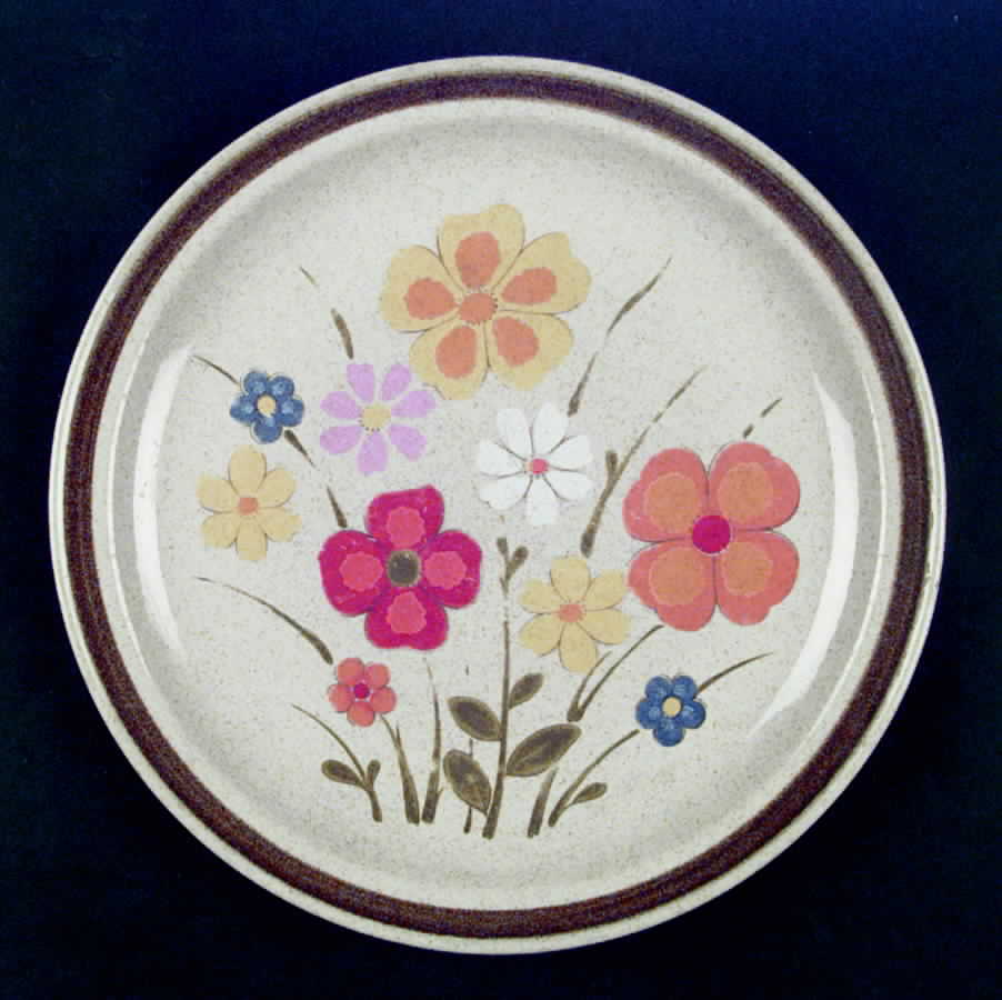 Linda Dinner Plate by International-1