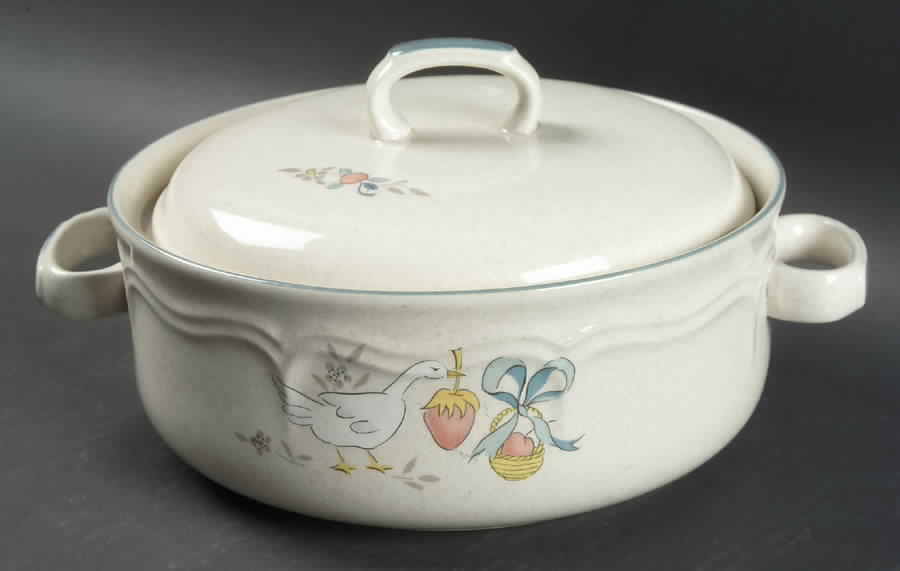 Marmalade 1.5 Qt Round Covered Casserole by International-1