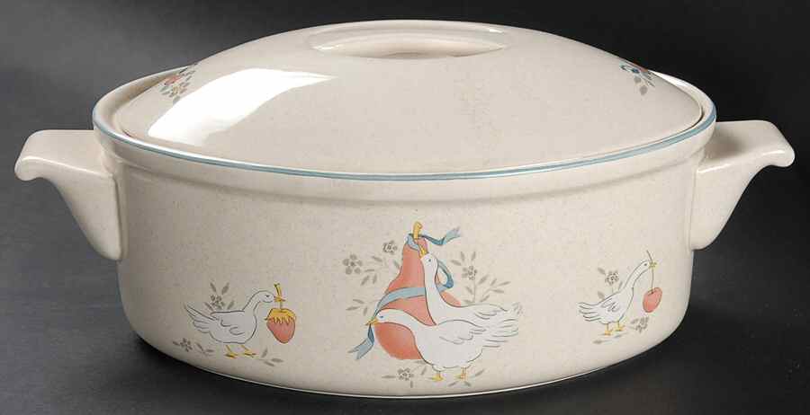 Marmalade 2 Quart Oval Covered Casserole by International-1