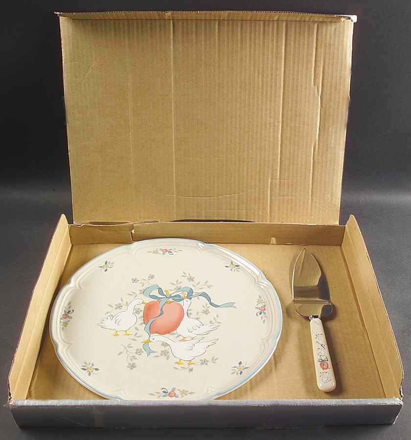 Marmalade Cake Plate and Server (Boxed Set) by International-1