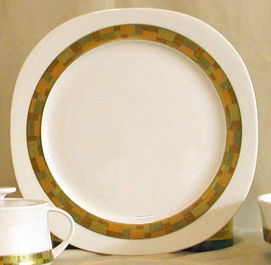 Martinique Dinner Plate by International-1