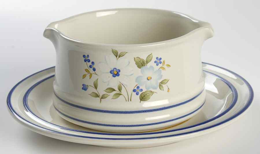 Mystic Gravy Boat with Attached Underplate by International-1