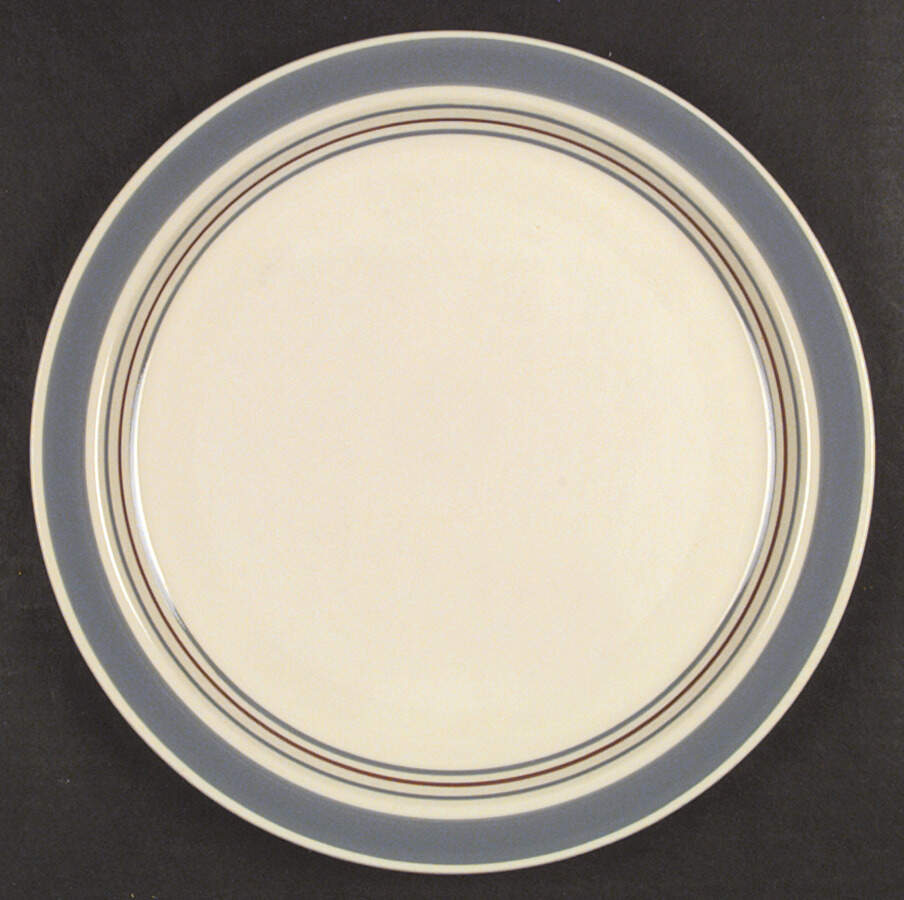 Parallel Dinner Plate by International-1