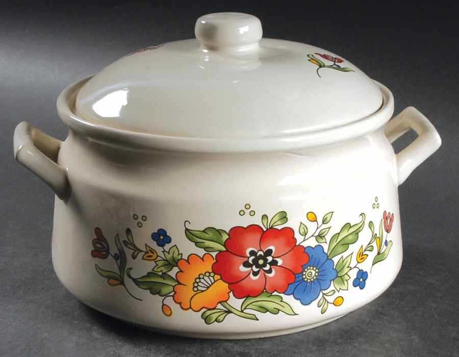 Provincial 2.5 Qt Round Covered Casserole by International-1