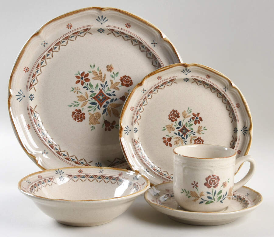 Sundance 5 Piece Place Setting by International-1