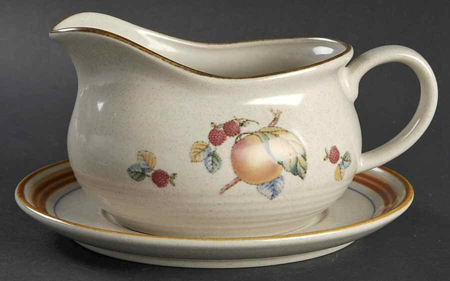 Sugar 'N Spice Gravy Boat & Underplate by International-1