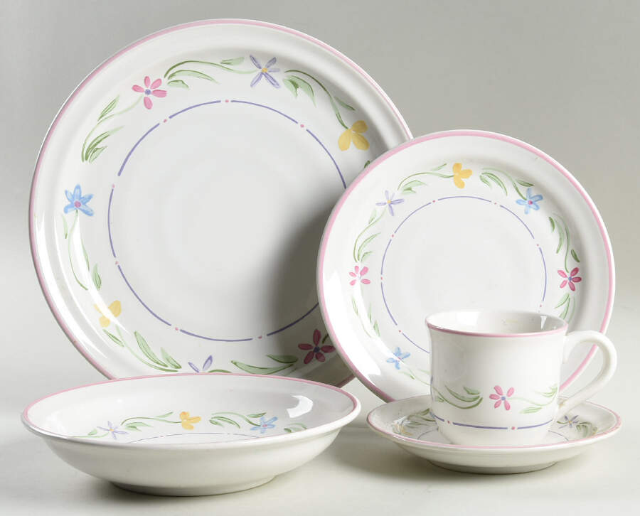 Sweet 'N' Sassy 5 Piece Place Setting by International-1