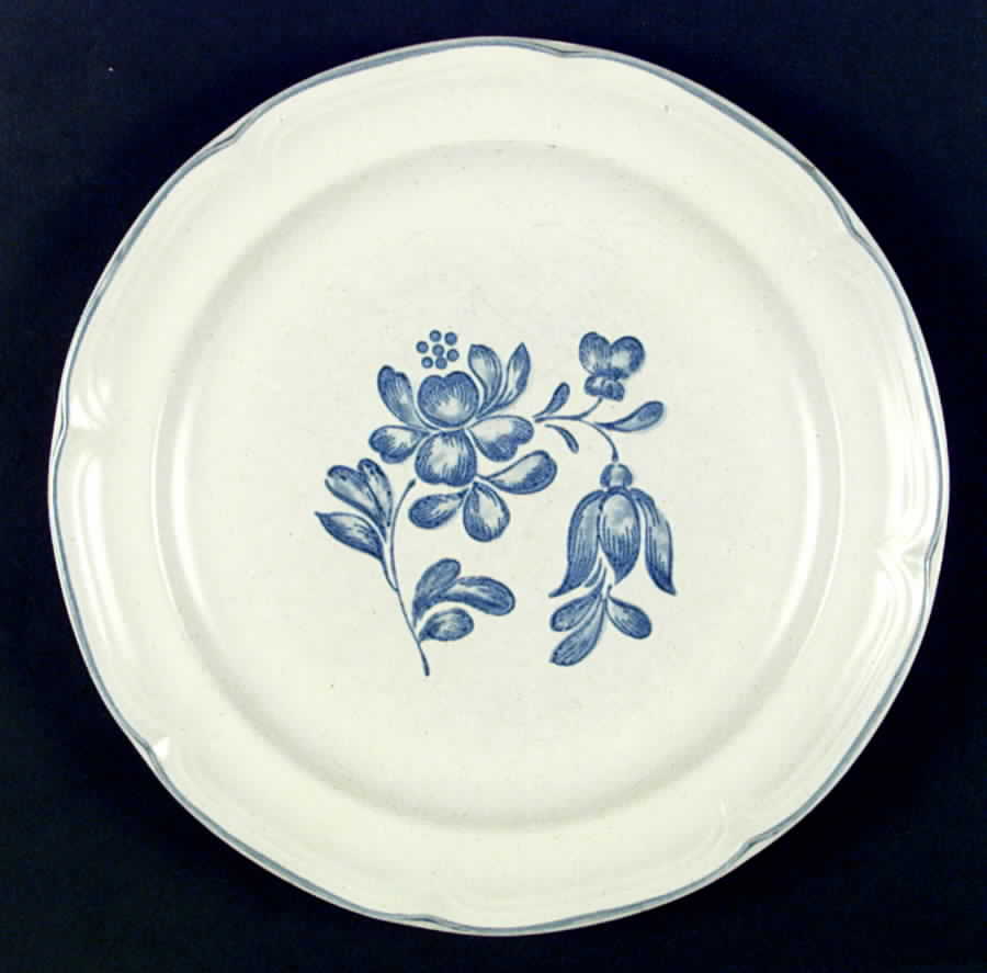 Tarrytown Dinner Plate by International-1