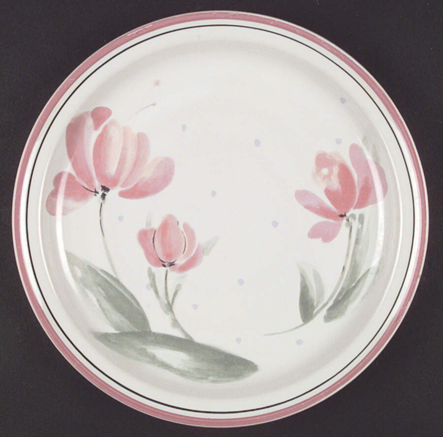 Trio Dinner Plate by International-1