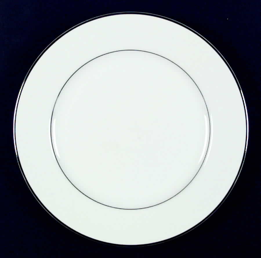 Versailles Dinner Plate by International-1