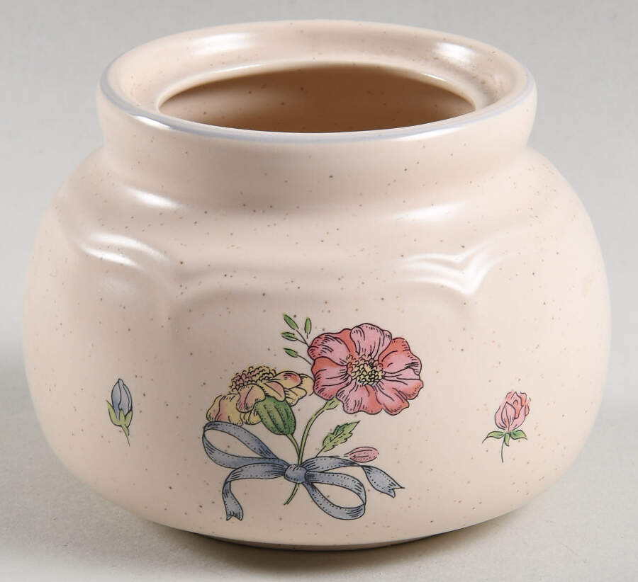 Victoria Potpourri Jar No Lid by International-1