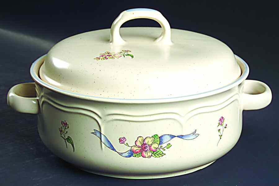 Victoria 1.75 Qt Round Covered Casserole by International-1